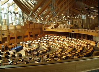Debating_chamber,_Scottish_Parliament_(31-05-2006)